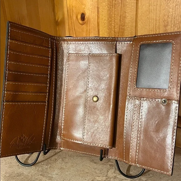 NWOT Patricia Nash wallet - Picture 2 of 5